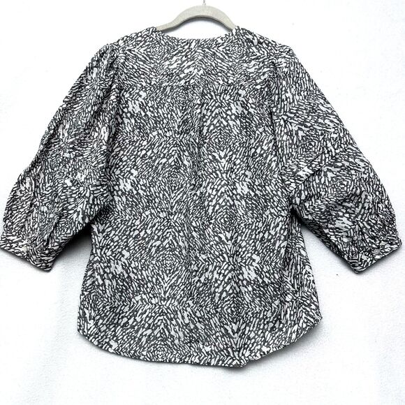 J McLaughlin Leopard Button Up LARGE Silk Blend Blouse Gray V Neck Top Peasant - Picture 3 of 9
